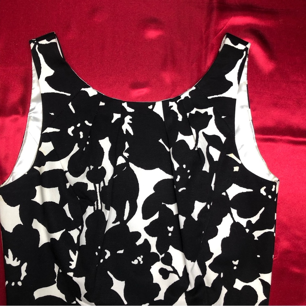 White House Black Market (WHBM) Floral Print Sleeveless Sheath Dress With A Belt - Picture 4 of 12